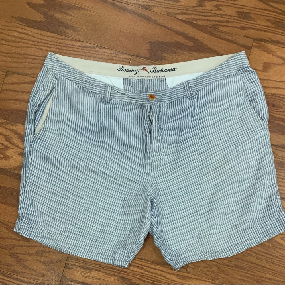 Tommy Bahama 100% Line Blue and White Seersucker Flat Front Shorts